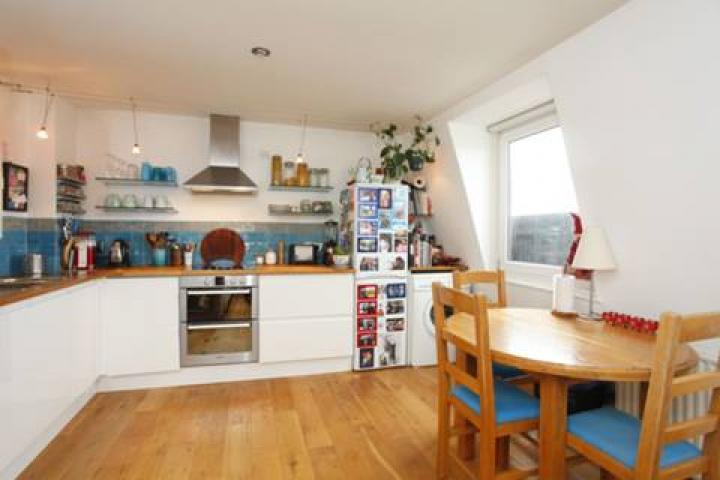 			NEW INSTRUCTION (Private Roof Terrace), 1 Bedroom, 1 bath, 1 reception Flat			 Goldney Road, MAIDA VALE
